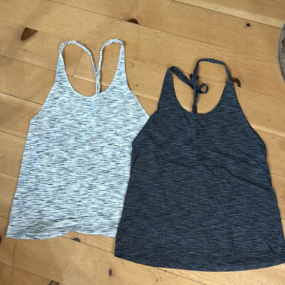 ▪️Two lulu tanks. Charcoal and Heather gray.